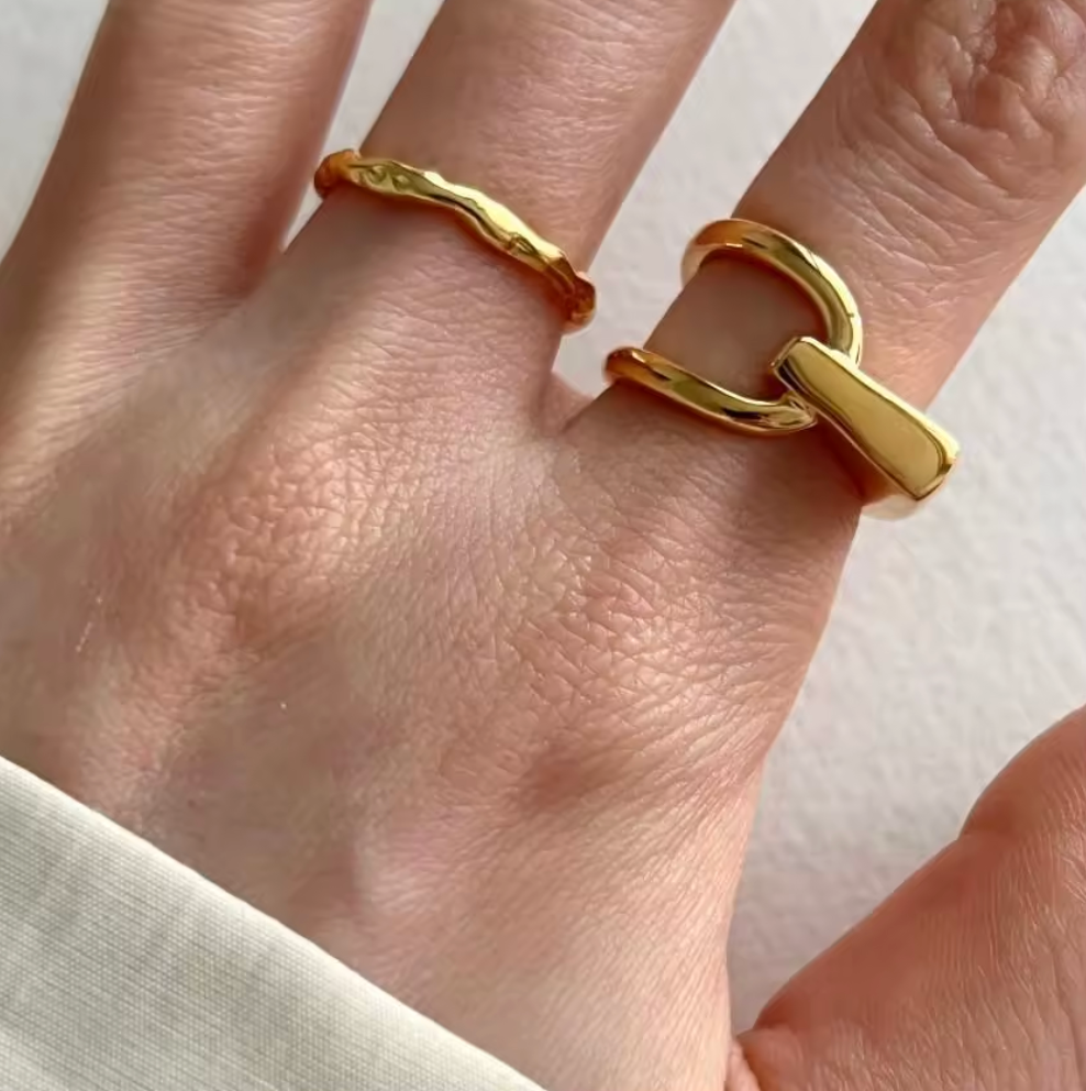 Eclipse Loop Ring - Gold